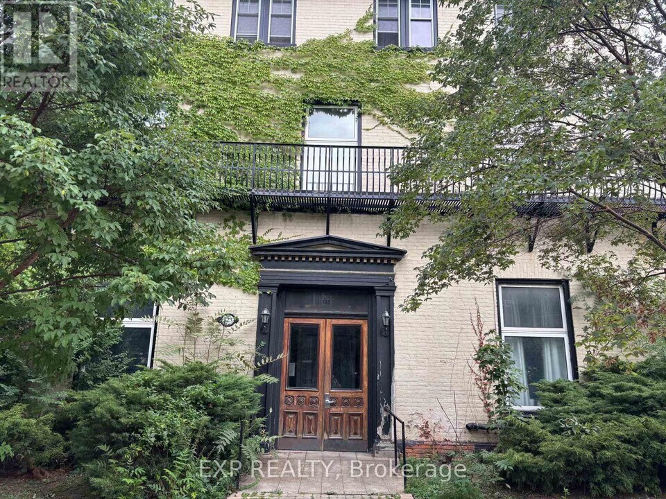 123 MacNab St S in Hamilton, ON - Building Photo