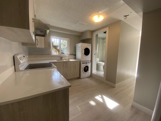 8131 Luton Rd in Richmond, BC - Building Photo - Building Photo