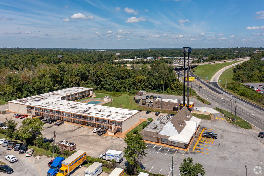 4285 Pio Nono Ave in Macon, GA - Building Photo