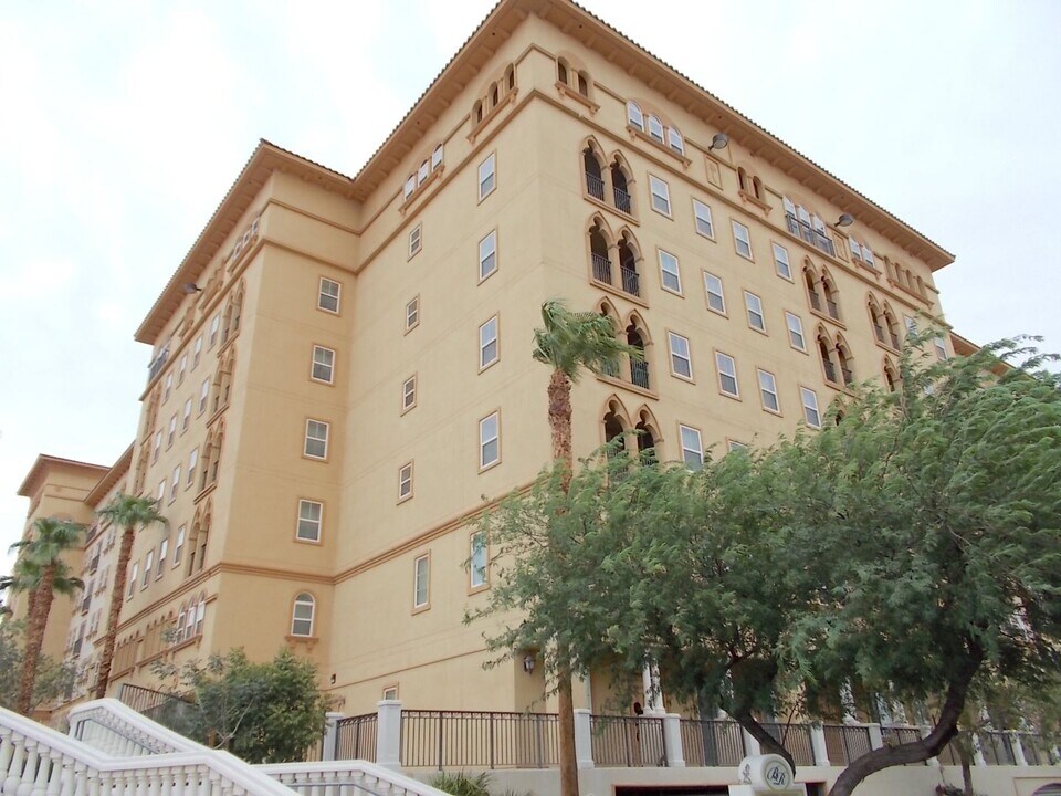 2455 W Serene Ave in Las Vegas, NV - Building Photo