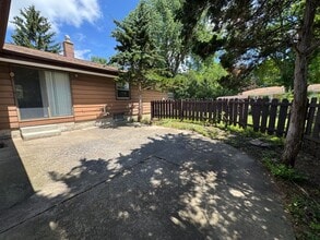 2330 S Brookside Pkwy in New Berlin, WI - Building Photo - Building Photo