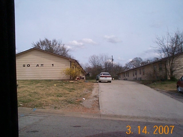 211 Oak St in Clarksville, TN - Building Photo