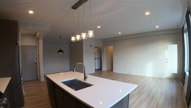 5001 Prospect Ave, Unit 2D in Downers Grove, IL - Foto de edificio - Building Photo