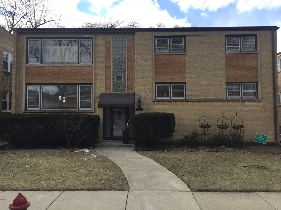 8632 Trumbull Ave in Skokie, IL - Building Photo