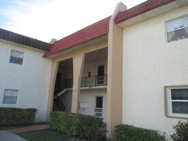 200 Lake Carol Dr in West Palm Beach, FL - Building Photo