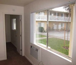 Los Robles Apartments in Sacramento, CA - Foto de edificio - Interior Photo