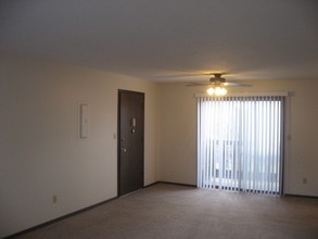 Westhill Apartments in Cedar Rapids, IA - Foto de edificio - Building Photo