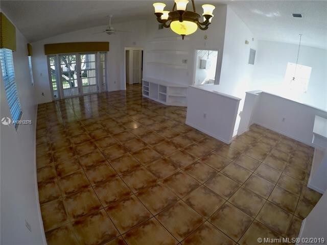 14807 Balgowan Rd-Unit -201-12 in Miami Lakes, FL - Foto de edificio