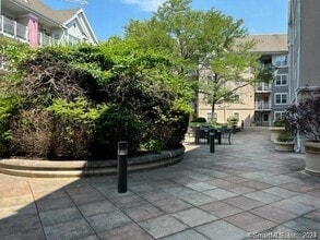 499 Bedford St in Stamford, CT - Foto de edificio - Building Photo