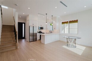 6329 Ranchito Ave in Los Angeles, CA - Building Photo