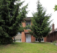 35 Primrose Ave in Toronto, ON - Building Photo - Building Photo