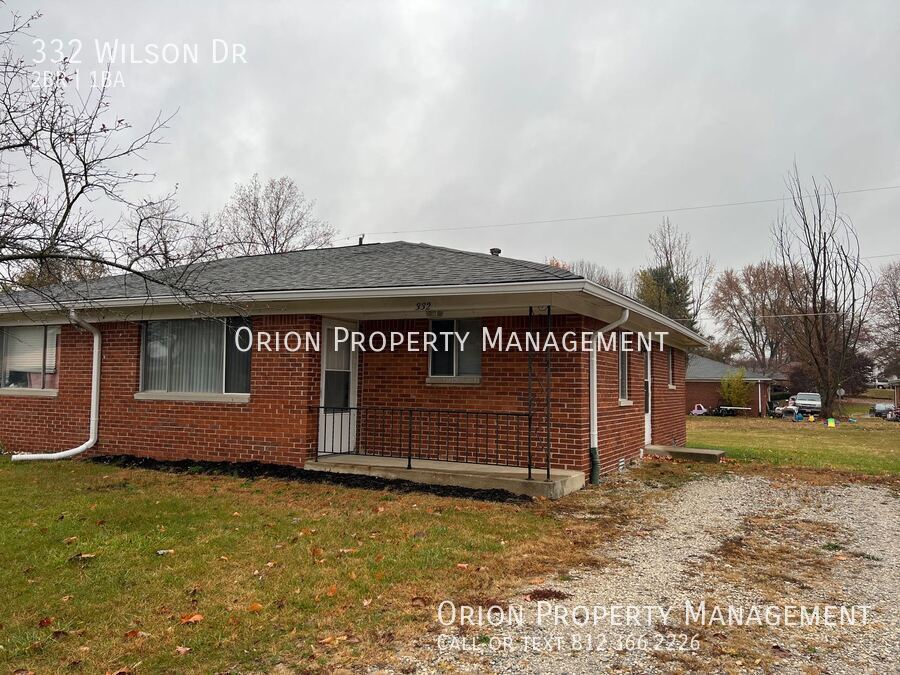 332 Wilson Dr in Bloomfield, IN - Building Photo