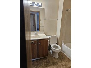 2205 Cecilee St in Worthington, MN - Building Photo - Building Photo