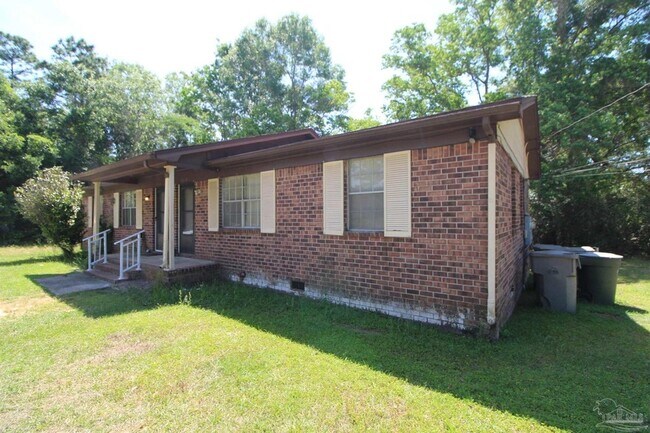 1608 Sunny Ridge Ln in Cantonment, FL - Building Photo - Building Photo