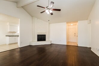 13411 Reads Ct in Houston, TX - Building Photo - Building Photo