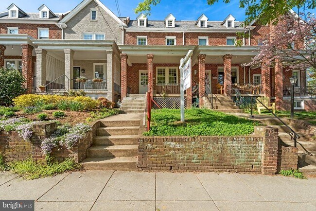 property at 3905 W St NW