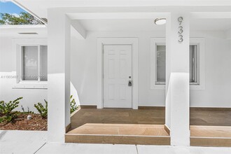 933 NW 50th St in Miami, FL - Foto de edificio - Building Photo