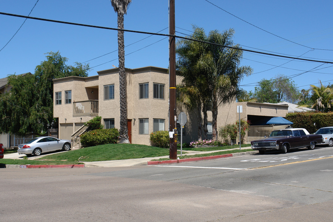 1676 Chalcedony St in San Diego, CA - Building Photo