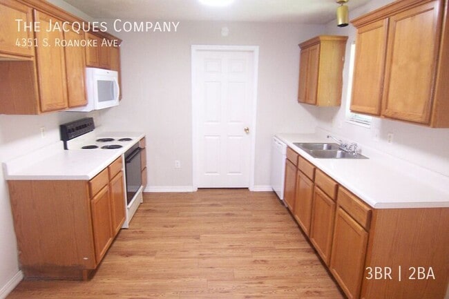 4351 S Roanoke Ave in Springfield, MO - Foto de edificio - Building Photo