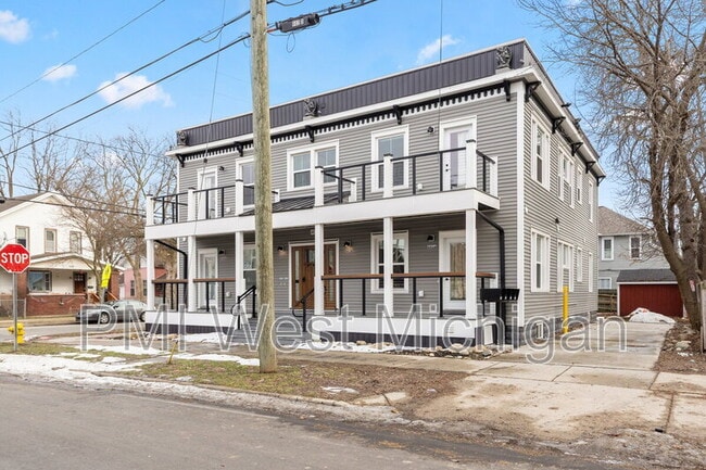 800 Douglas St NW in Grand Rapids, MI - Building Photo - Building Photo