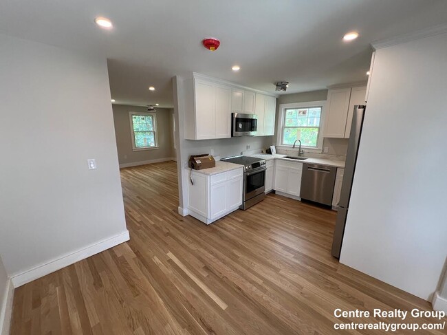 1136 Walnut St, Unit #1
