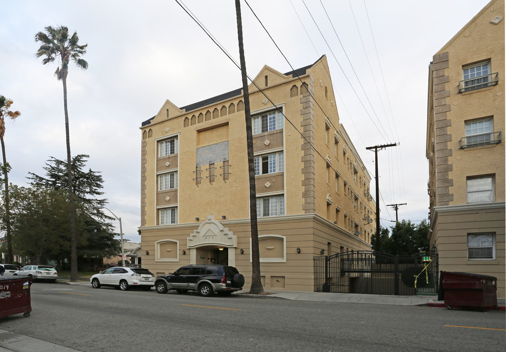 The Regent Apartments in Glendale, CA - Building Photo