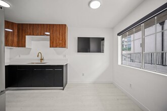 920 Everett St in Los Angeles, CA - Building Photo - Building Photo