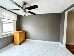 230 Quincy Shore Dr in Quincy, MA - Building Photo - Building Photo