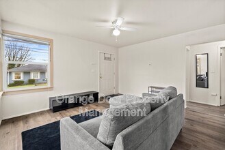 51 S Arizona Ave in Tacoma, WA - Building Photo - Building Photo