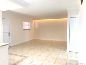 1265 W 24th St-Unit -203 in Hialeah, FL - Building Photo - Building Photo