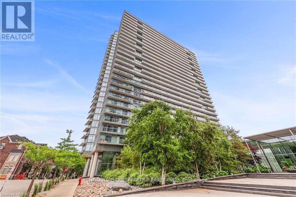 103-2103 The Queensway in Toronto, ON - Building Photo
