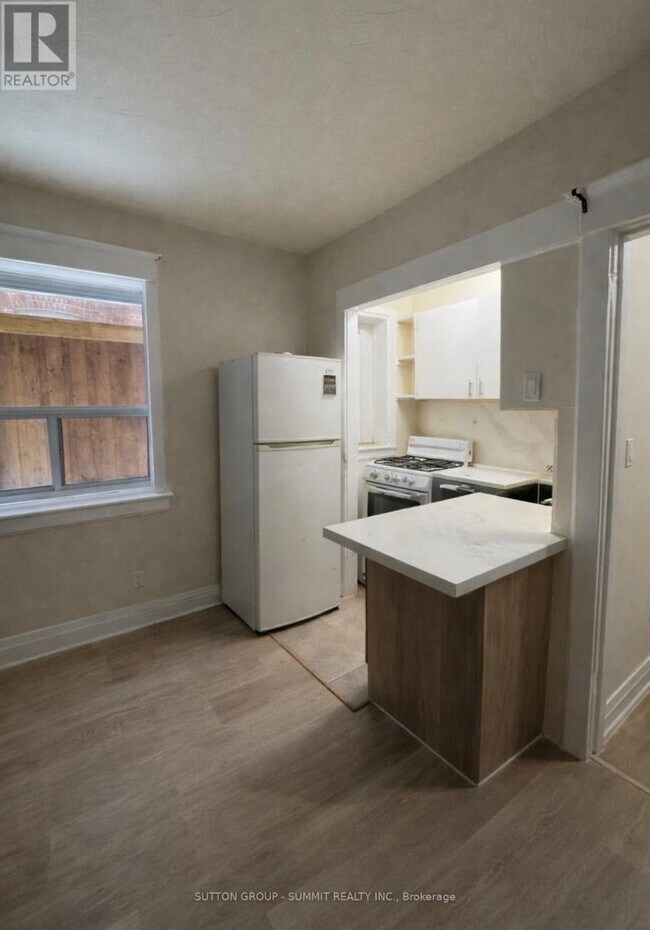 98 Vaughan Rd in Toronto, ON - Building Photo - Building Photo