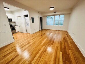 960 Bay Dr in Miami Beach, FL - Building Photo - Building Photo