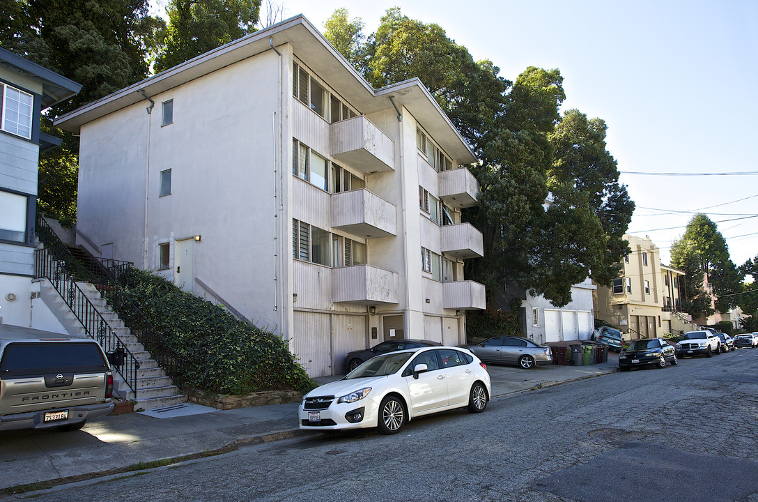 2400 Ivy Dr in Oakland, CA - Foto de edificio