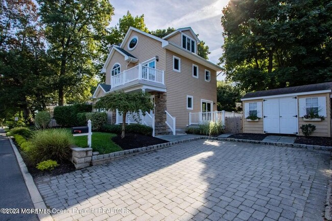 8 Ward Ln in Rumson, NJ - Foto de edificio - Building Photo