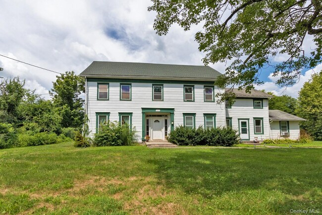 5635-5639 NY-82 in Clinton Corners, NY - Building Photo - Building Photo