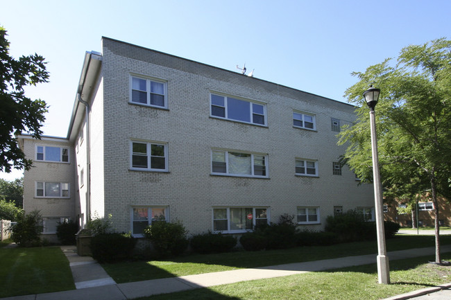 4633 W Madison St in Skokie, IL - Foto de edificio - Building Photo