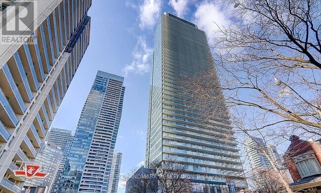 3-1203 Gloucester St