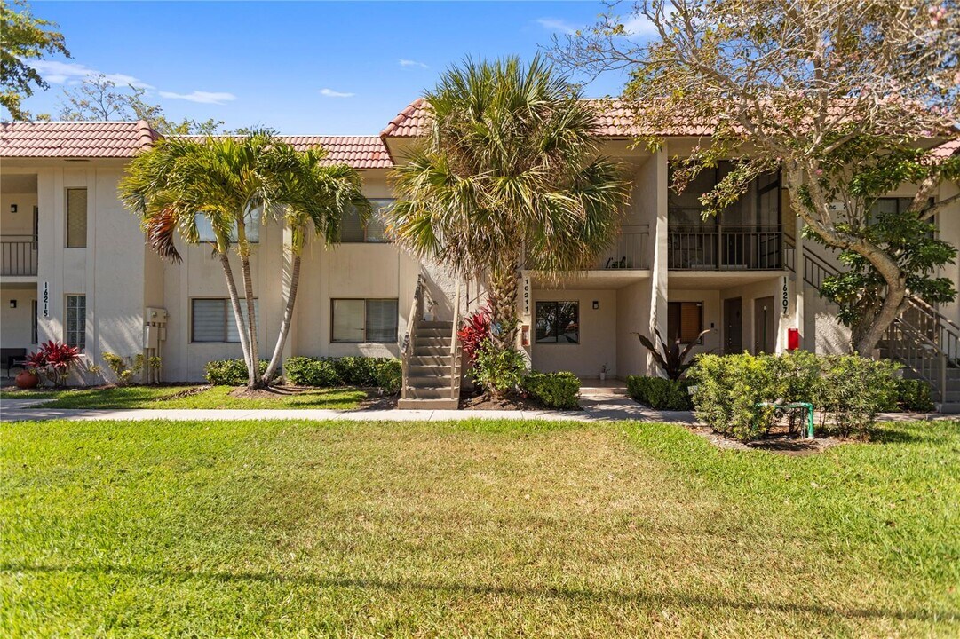 16211 Saddle Club Rd, Unit 102 in Weston, FL - Building Photo