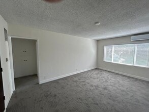 325 S Doheny Dr, Unit 4 in Beverly Hills, CA - Building Photo - Building Photo