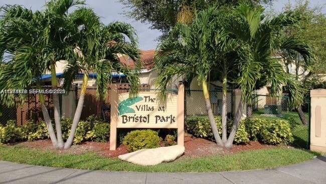 410 NW 114th Ave in Miami, FL - Building Photo - Building Photo