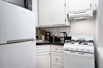 328 E 74th St in New York, NY - Building Photo - Building Photo