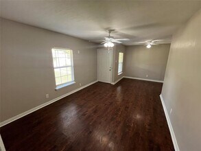 11608 Lippitt Ave in Dallas, TX - Building Photo - Building Photo