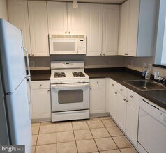 2791 Centerboro Dr in Vienna, VA - Building Photo - Building Photo