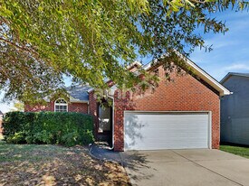 1308 Chapman Ct in Spring Hill, TN - Building Photo