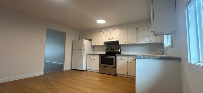 750 N Main St in Mt Angel, OR - Building Photo - Building Photo