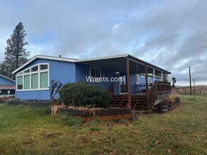 26808 W Tucker Prairie Rd in Cheney, WA - Building Photo - Building Photo