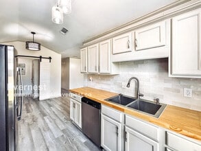 213 McLaurin Dr in Brandon, MS - Foto de edificio - Building Photo