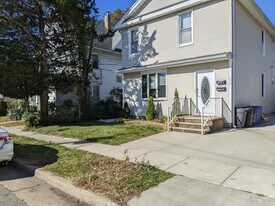 230 Grant Ave, Unit 1st Floor in Mineola, NY - Building Photo