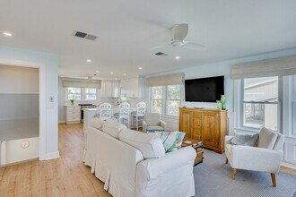 1718 S Fletcher Ave in Fernandina Beach, FL - Building Photo - Building Photo